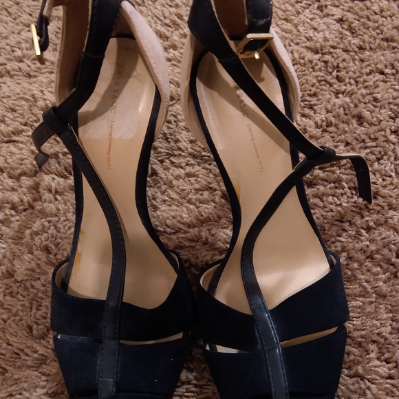 Shoes - Picture 1 of 7